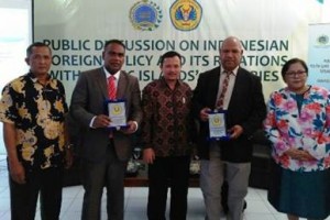 Rektor Uniku, Dr. Dikdik Harjadi, SE., M.Si  berfoto bersama usai kegiatan.